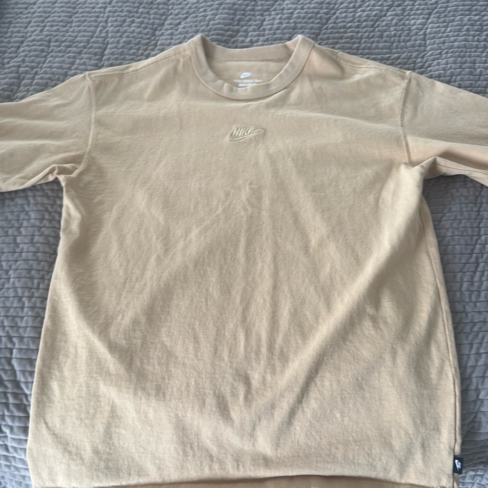 Men’s The Nike Tee Loose fit Size small. Very good used condition